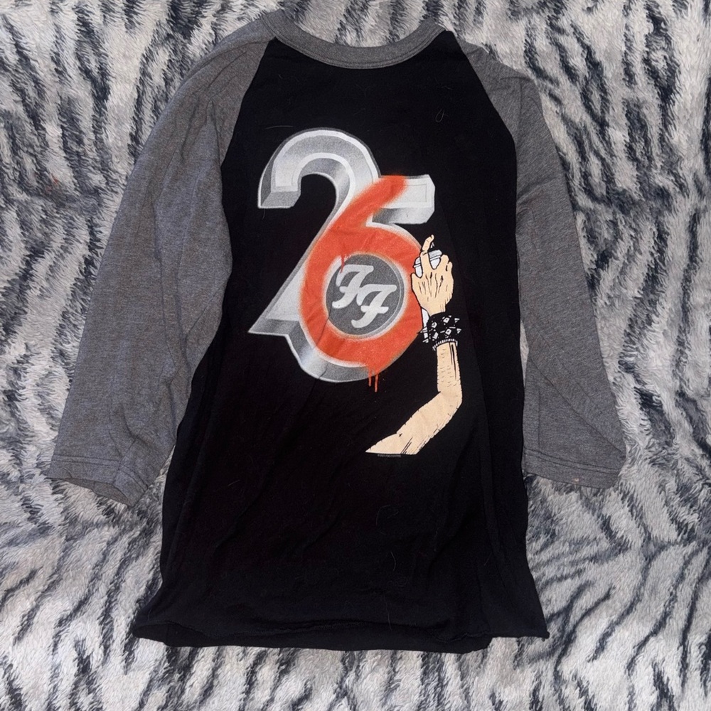 Gildan Black and Gray Foo Fighters 26th Anniversary Graphic Long Sleeve Tee